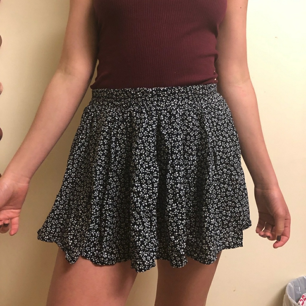 Brandy Melville Floral Flowy Skirt one size
